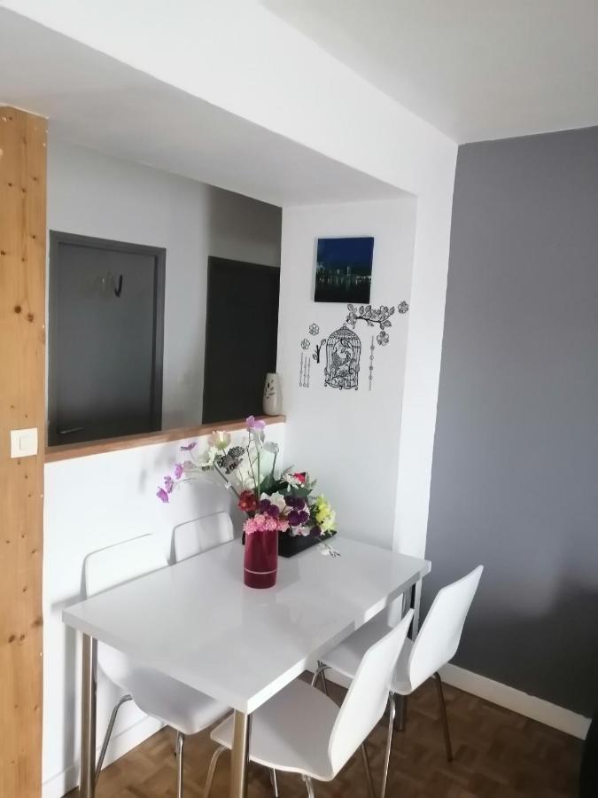 Chambre Dans Appartement A ניורט מראה חיצוני תמונה
